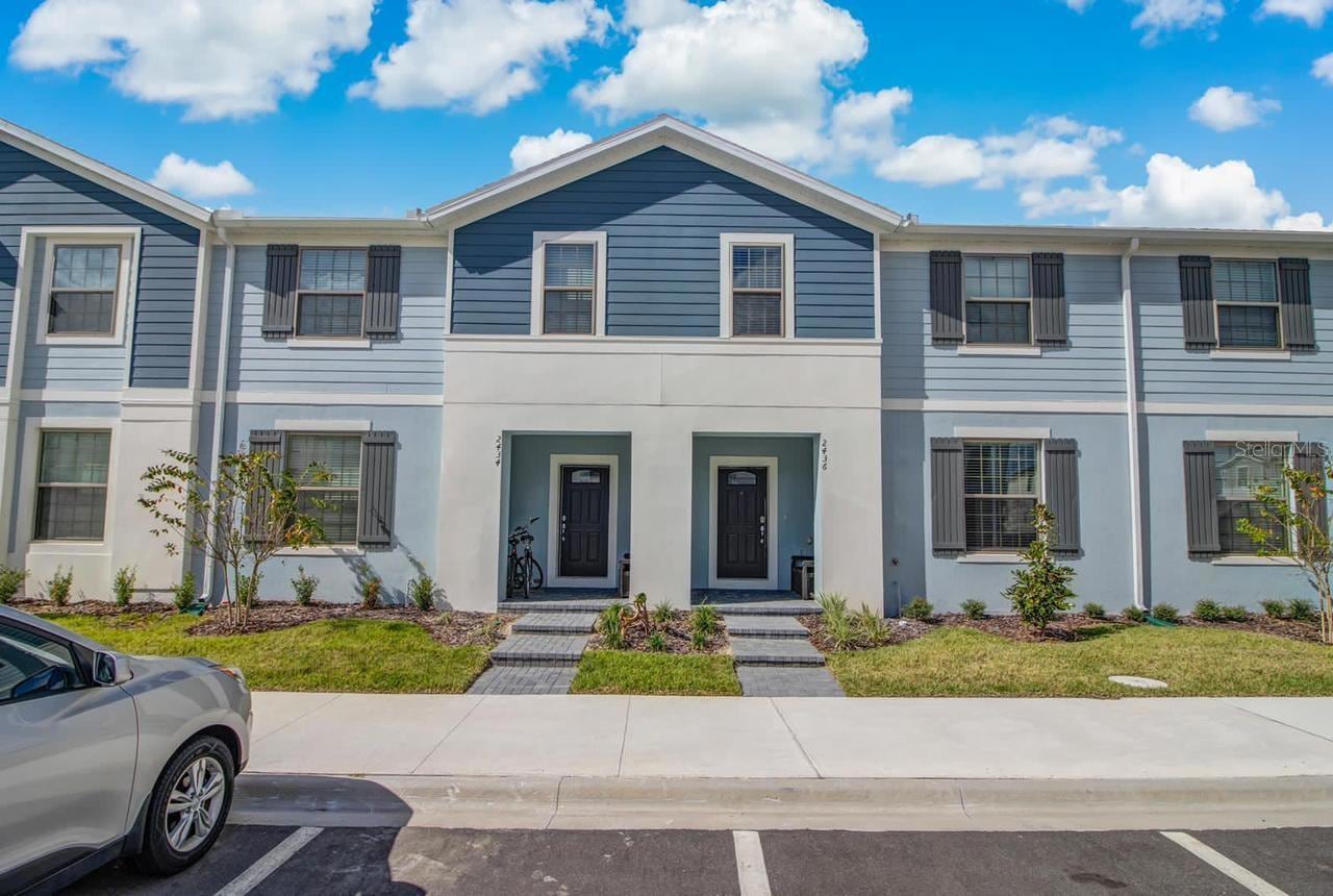 Casa geminada mobiliada — Windsor at Westside